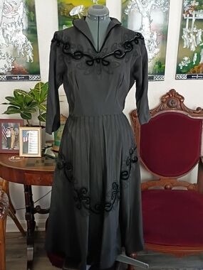 1950s Evening Dress Black Satin And Embroidery Size Small
